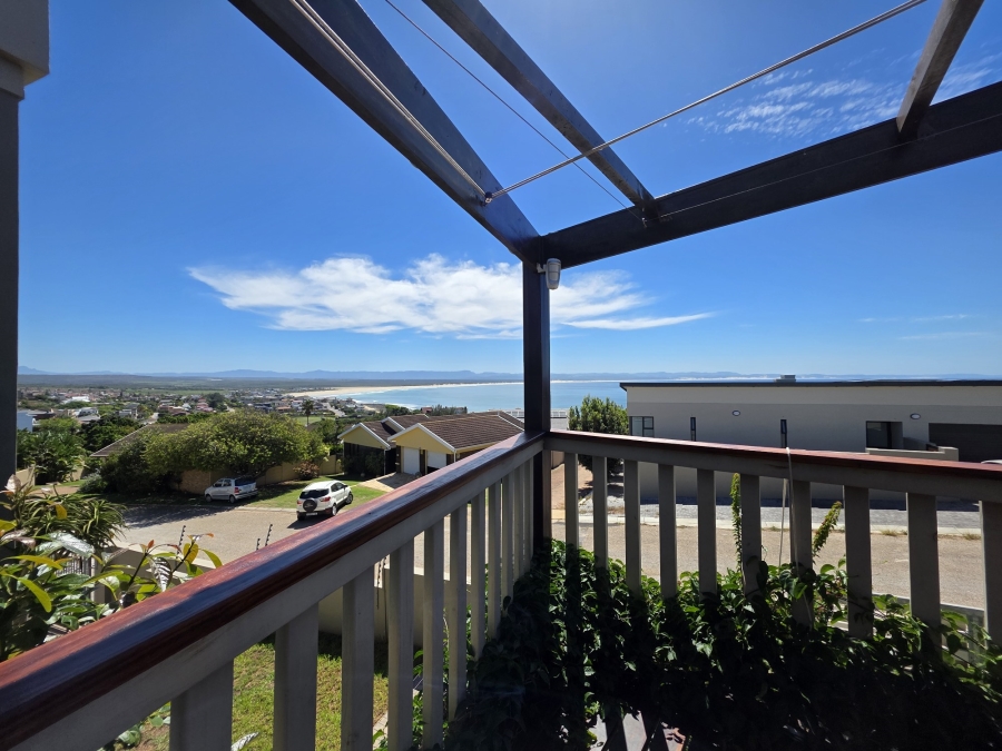 3 Bedroom Property for Sale in Wavecrest Eastern Cape